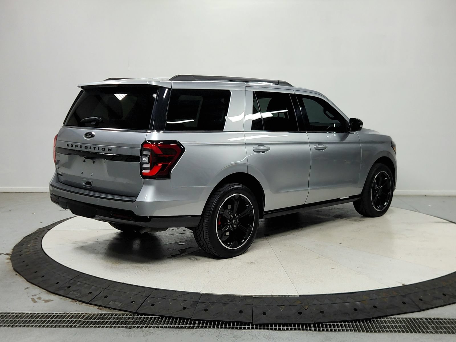 Used 2024 Ford Expedition Limited RWD image 8