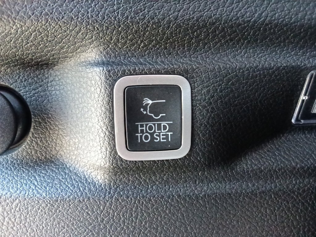 Used 2022 Jeep Grand Cherokee L Limited RWD image 32