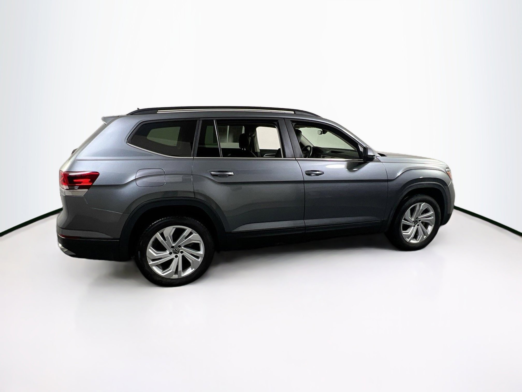 Used 2023 Volkswagen Atlas SE image 4