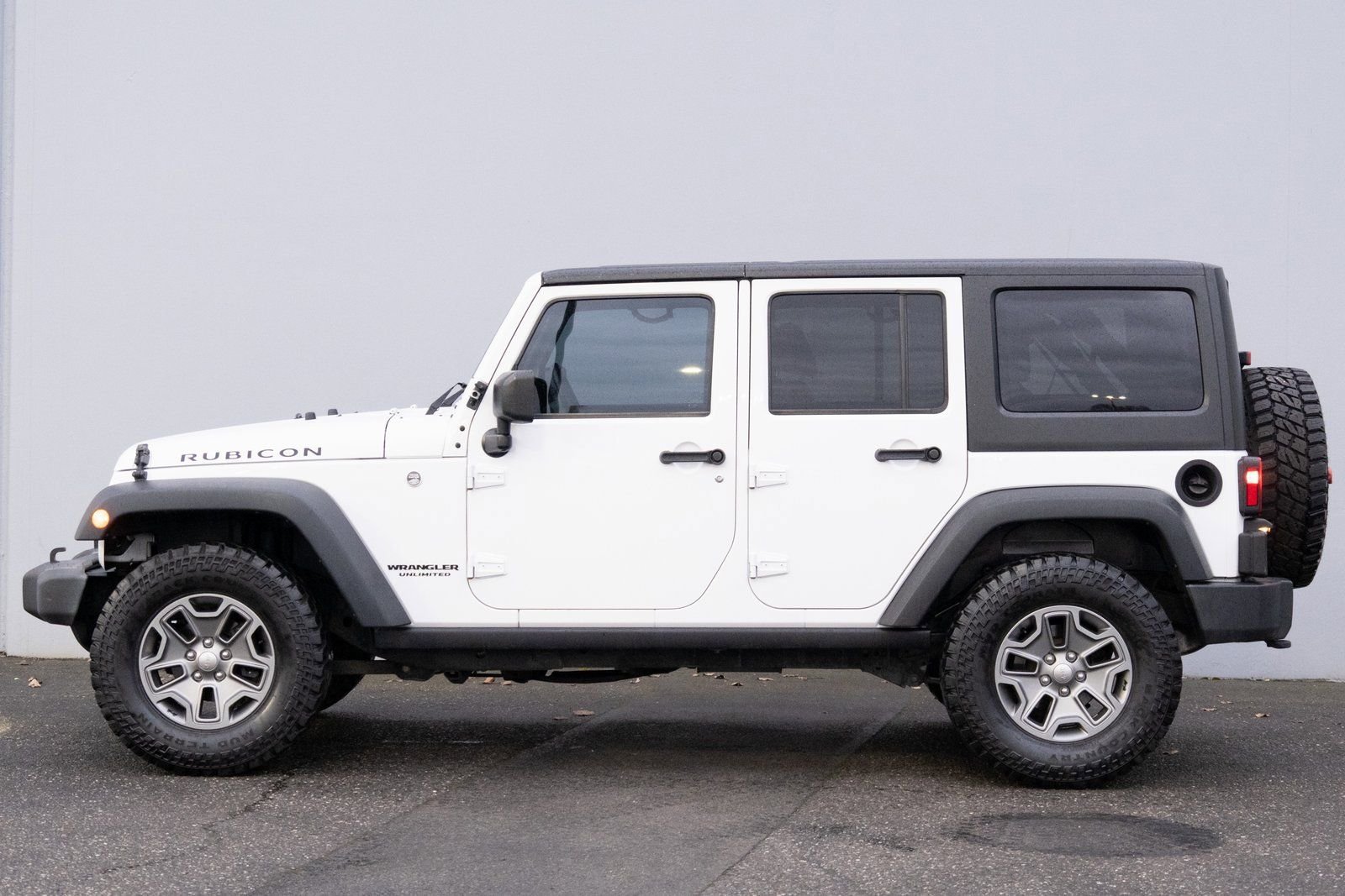 Used 2017 Jeep Wrangler Unlimited Rubicon w/ Connectivity Group image 22
