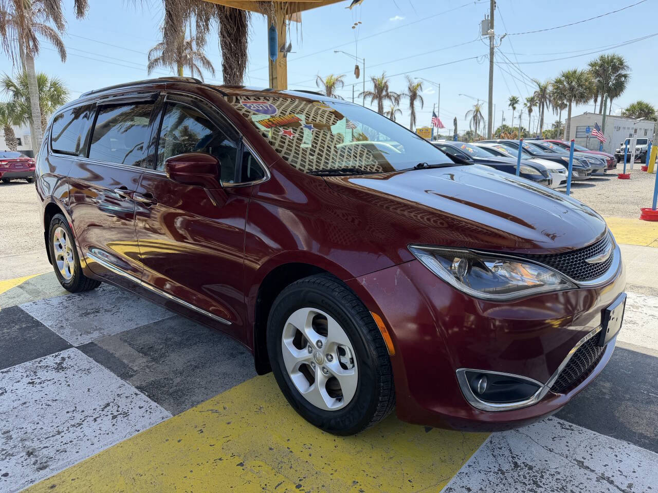 Used 2017 Chrysler Pacifica Touring-L Plus FWD image 3
