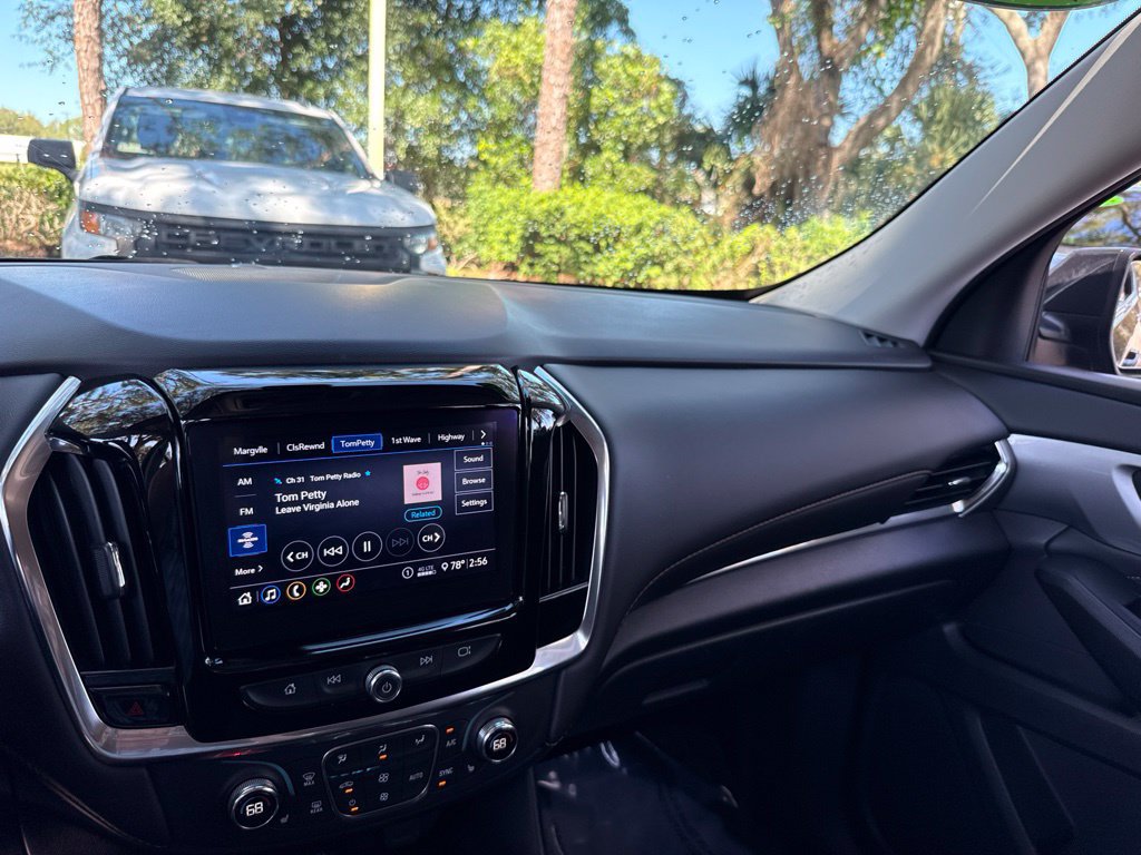 Used 2021 Chevrolet Traverse LT FWD image 34