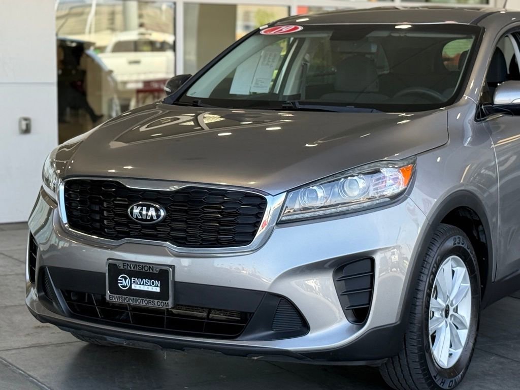 Used 2019 Kia Sorento LX image 3