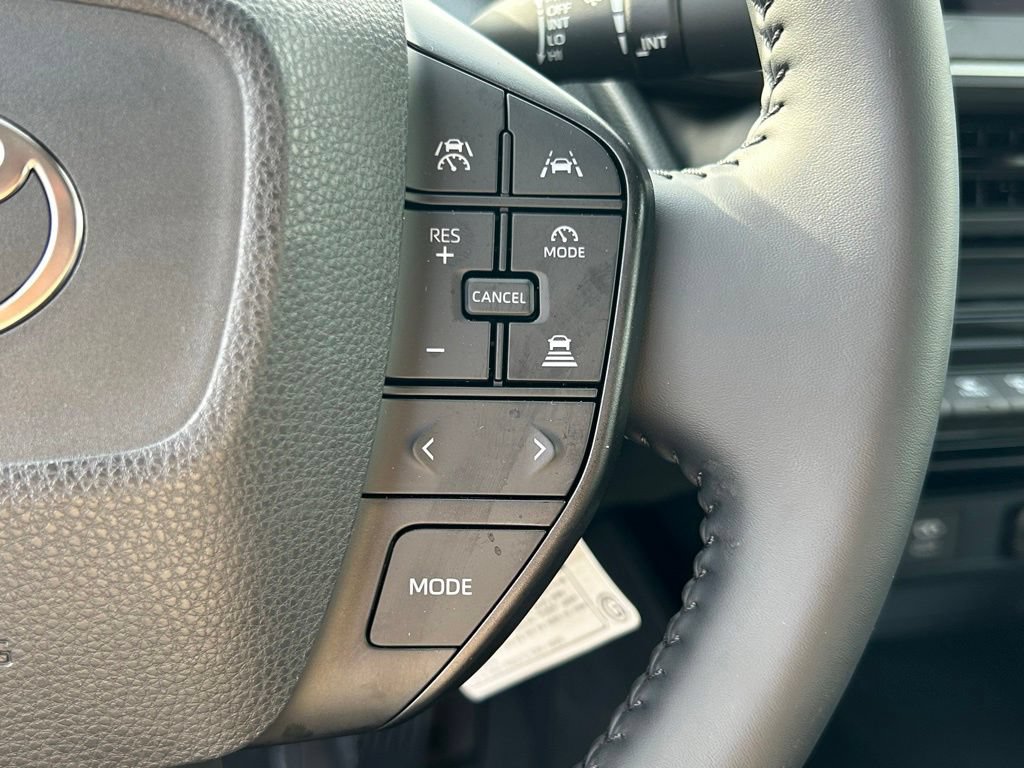 Used 2025 Toyota Prius LE FWD image 22