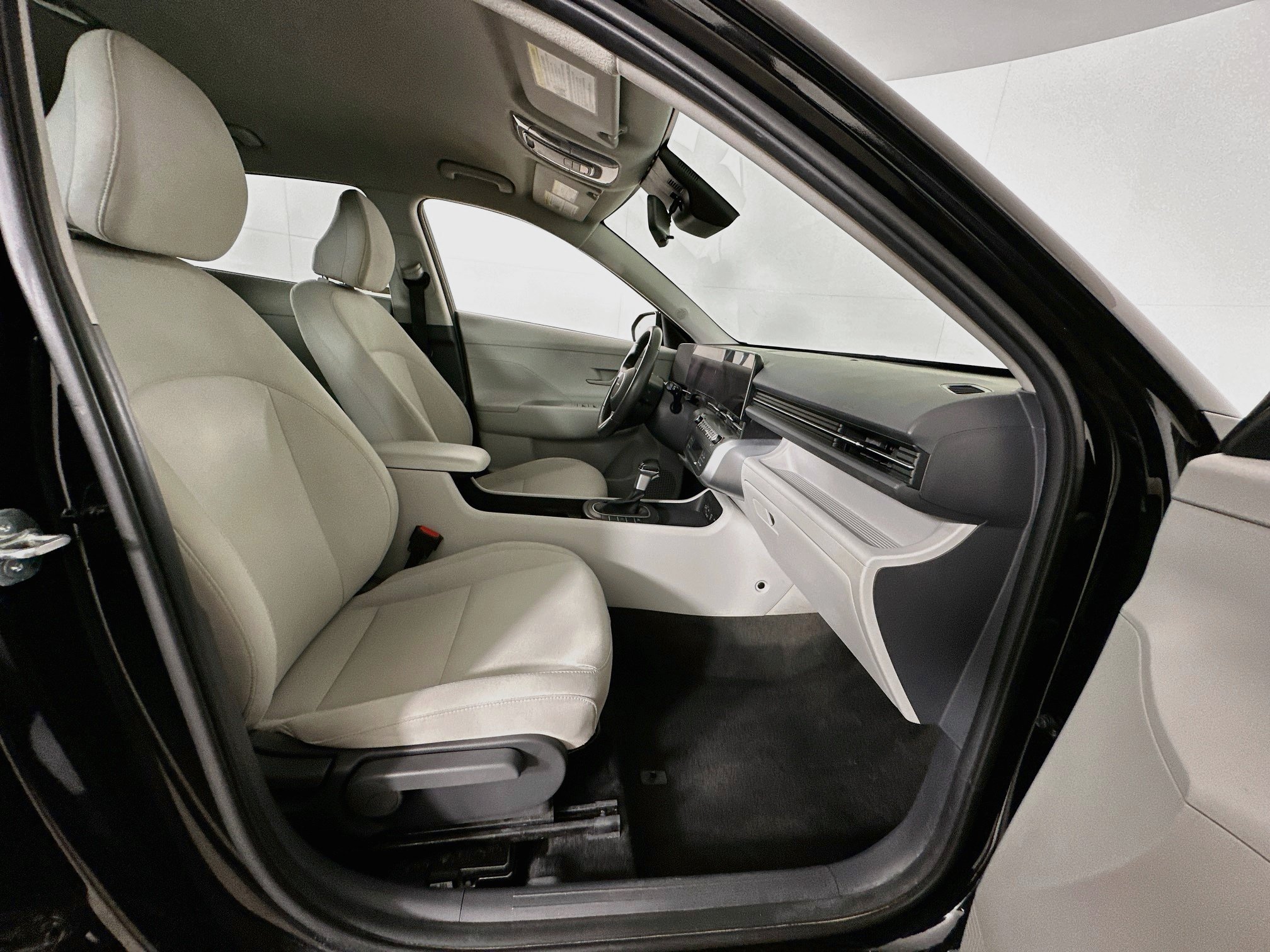 Used 2025 Hyundai Kona SEL FWD image 29
