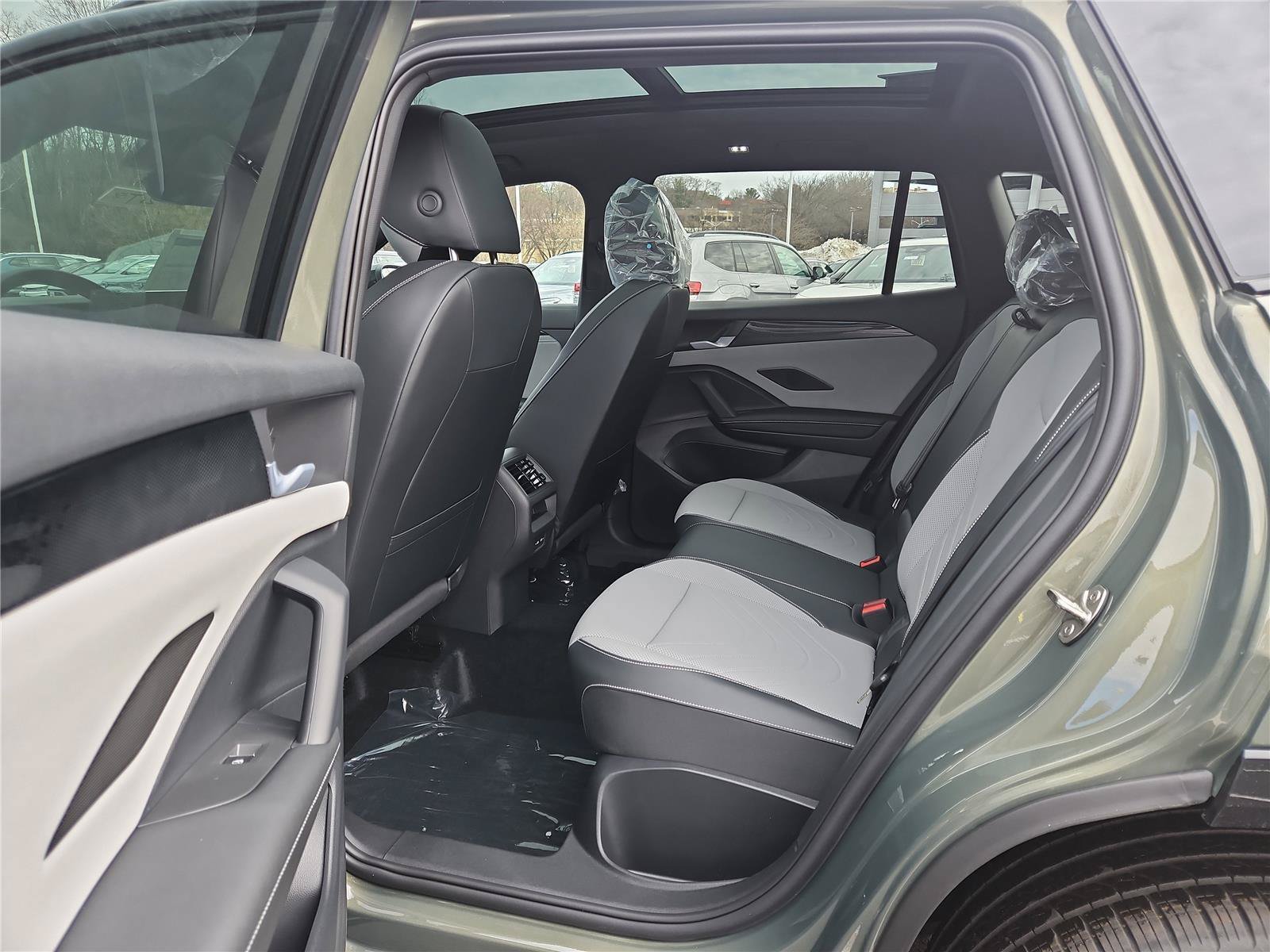Used 2026 Volkswagen Tiguan SE R-Line AWD/4WD image 25