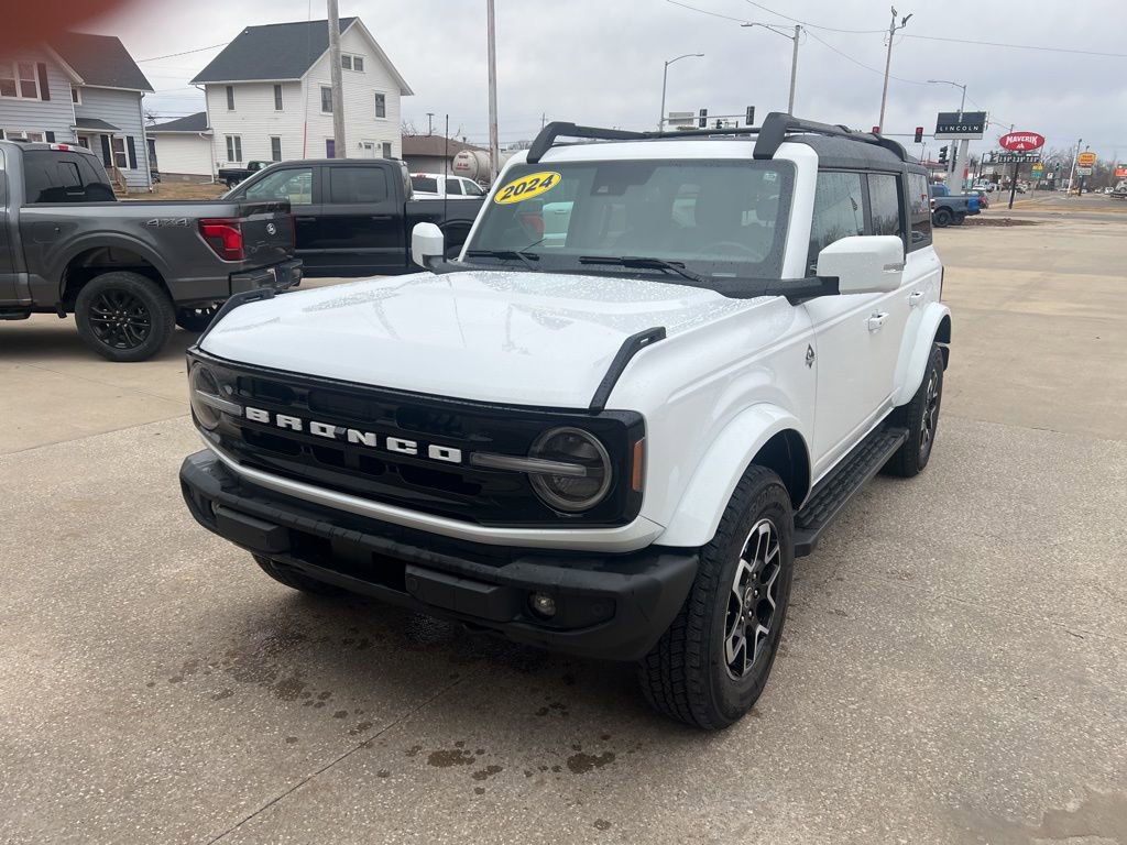 Used 2024 Ford Bronco Outer Banks image 2