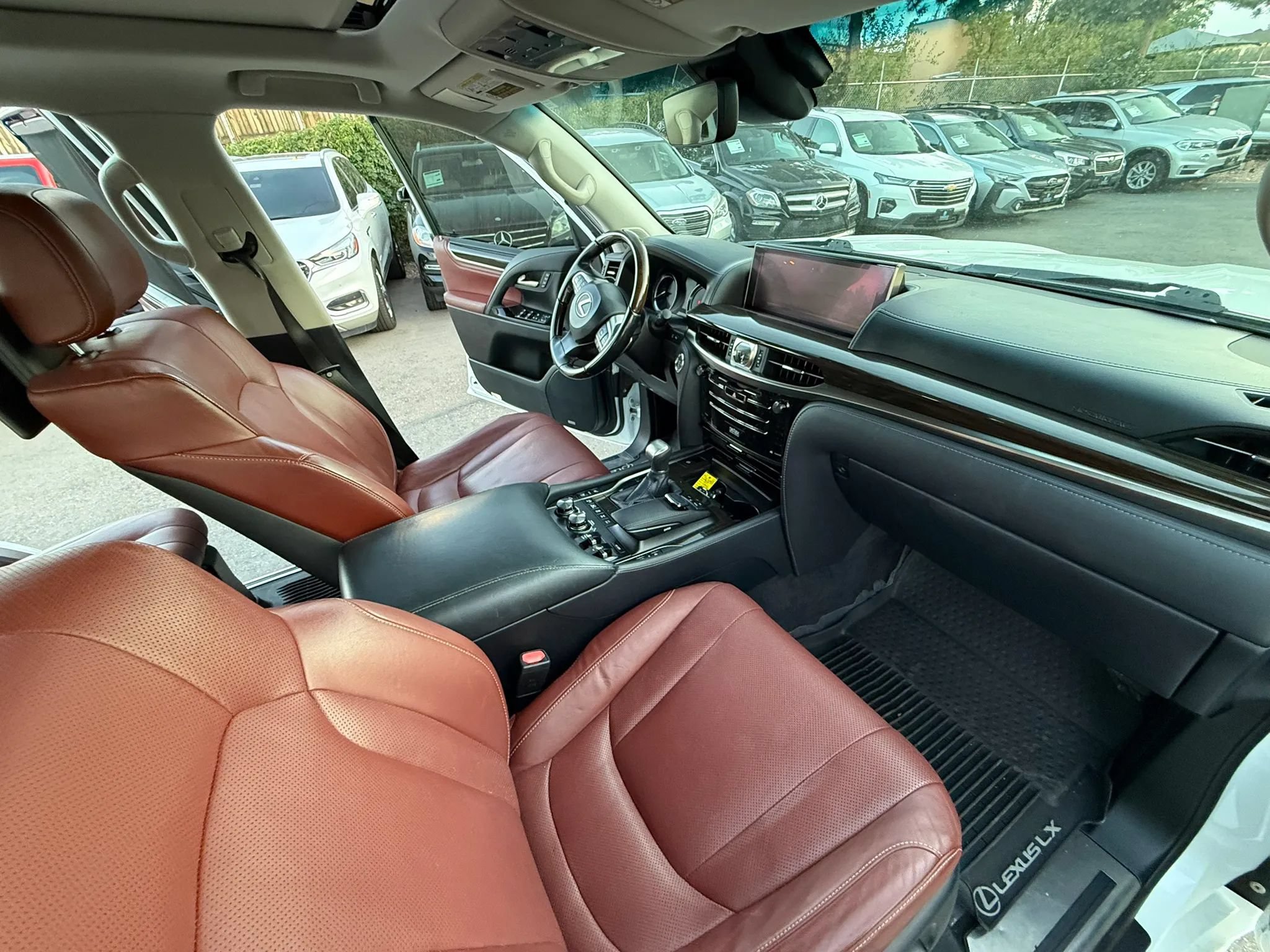 Used 2017 Lexus LX 570 4WD image 23