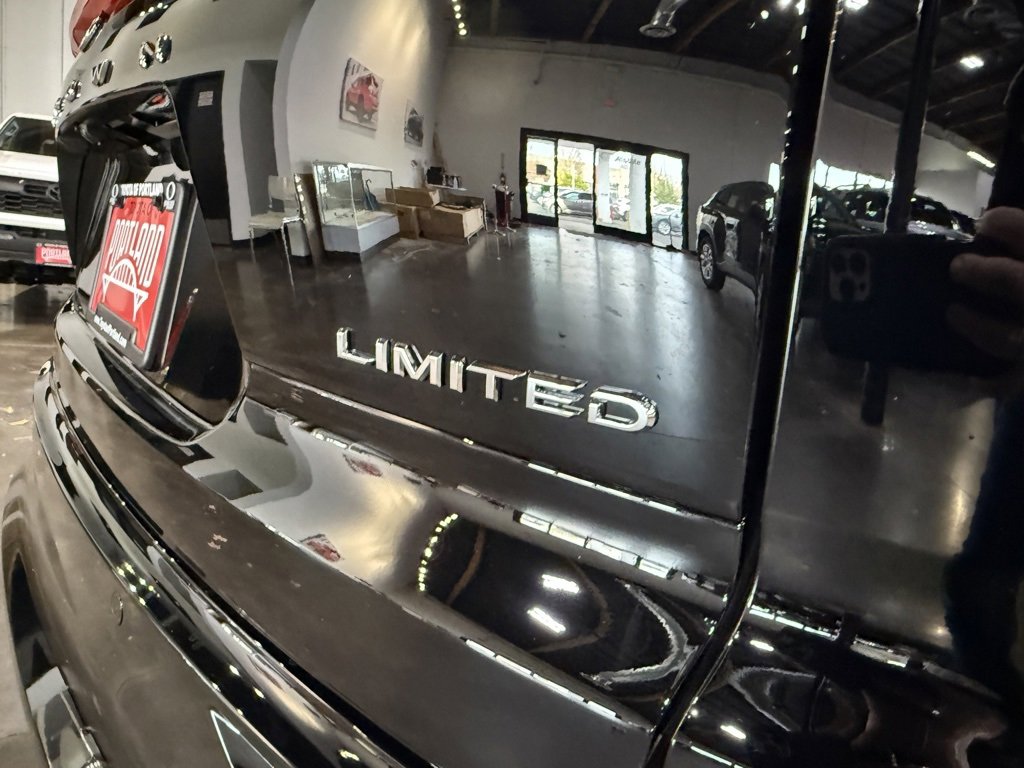 New 2025 Toyota Crown Signia image 9