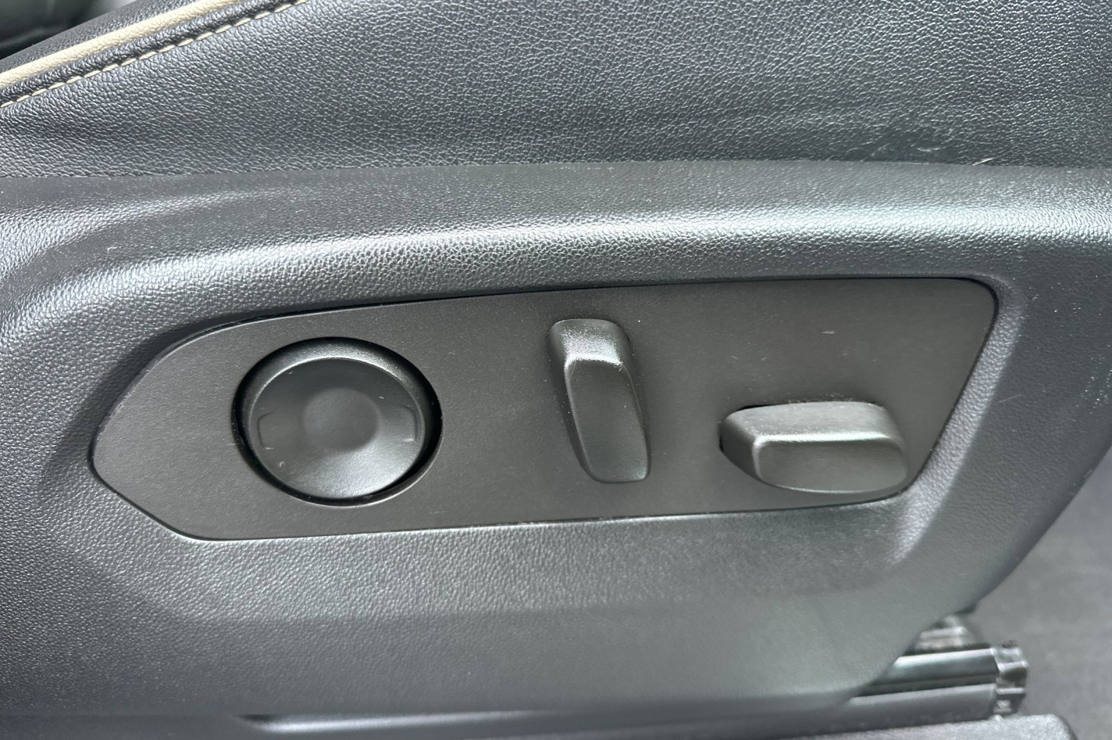 Used 2022 Chevrolet Suburban Premier image 24