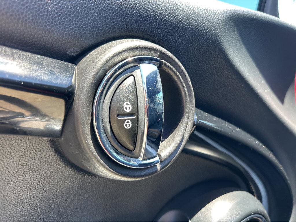 Used 2019 MINI Cooper Convertible image 32