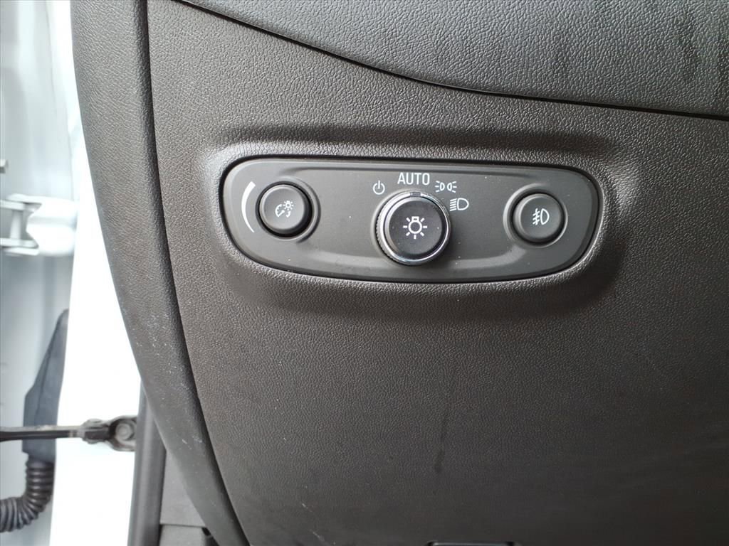 Used 2023 Chevrolet Equinox Premier image 18