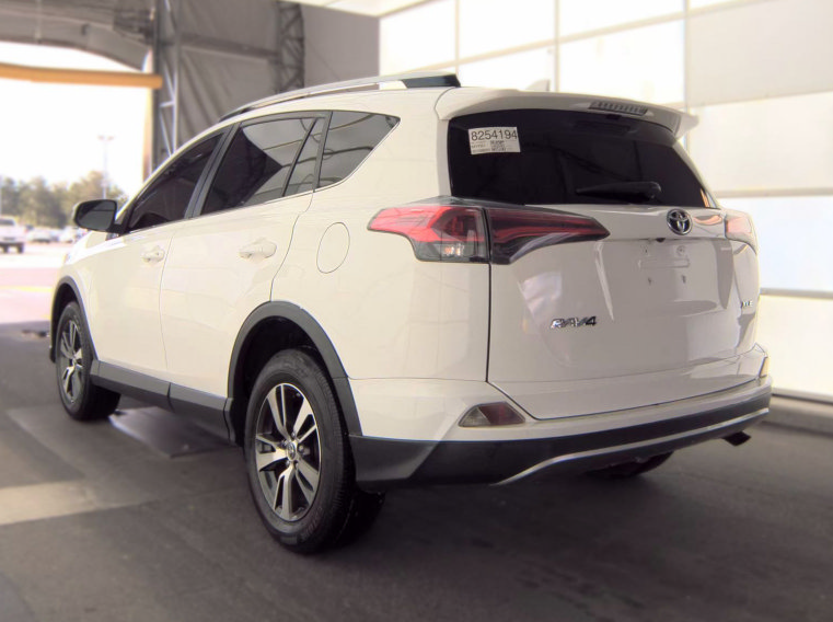 Used 2018 Toyota RAV4 XLE FWD image 3
