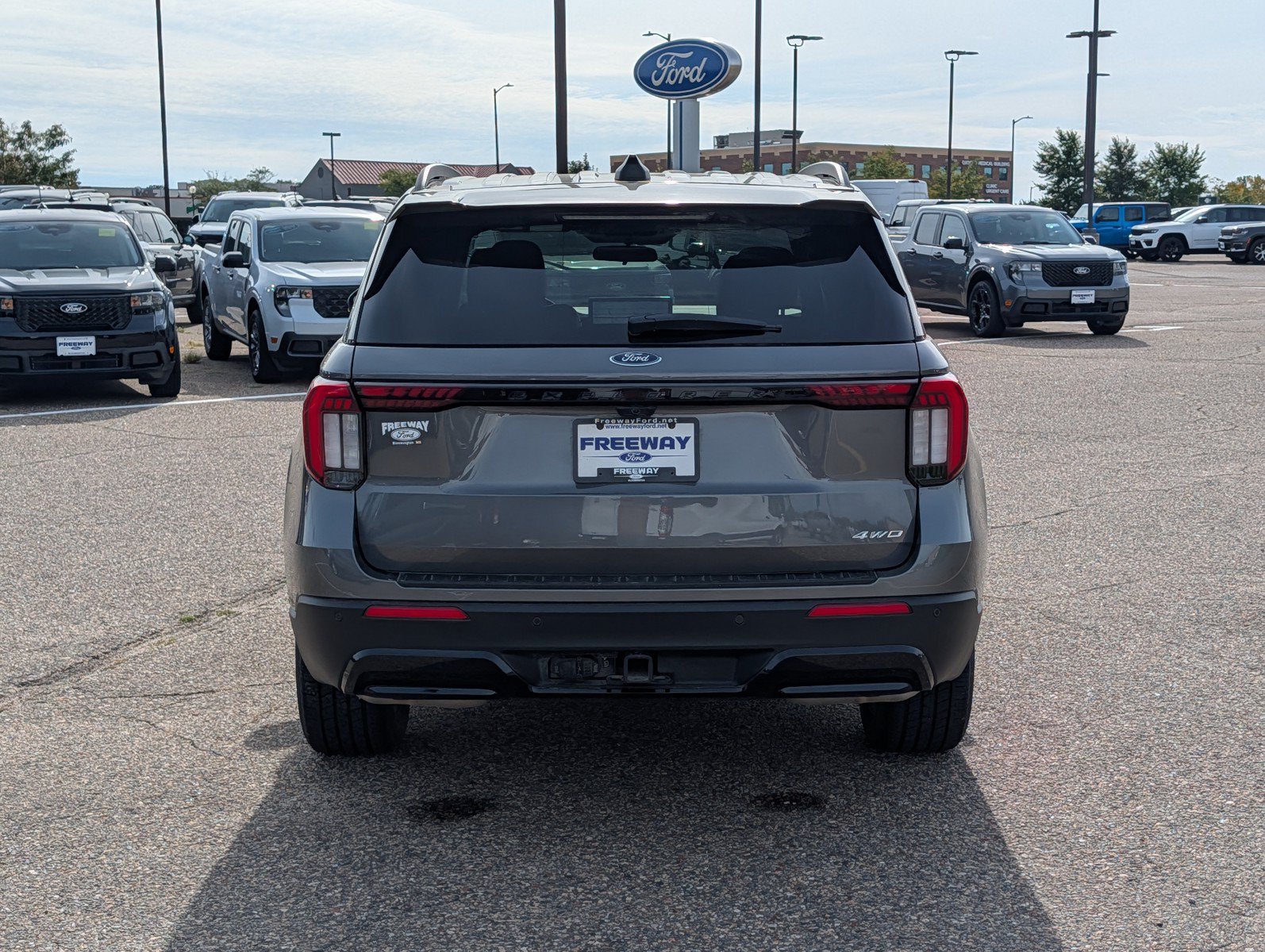 Used 2025 Ford Explorer ST-Line AWD/4WD image 4