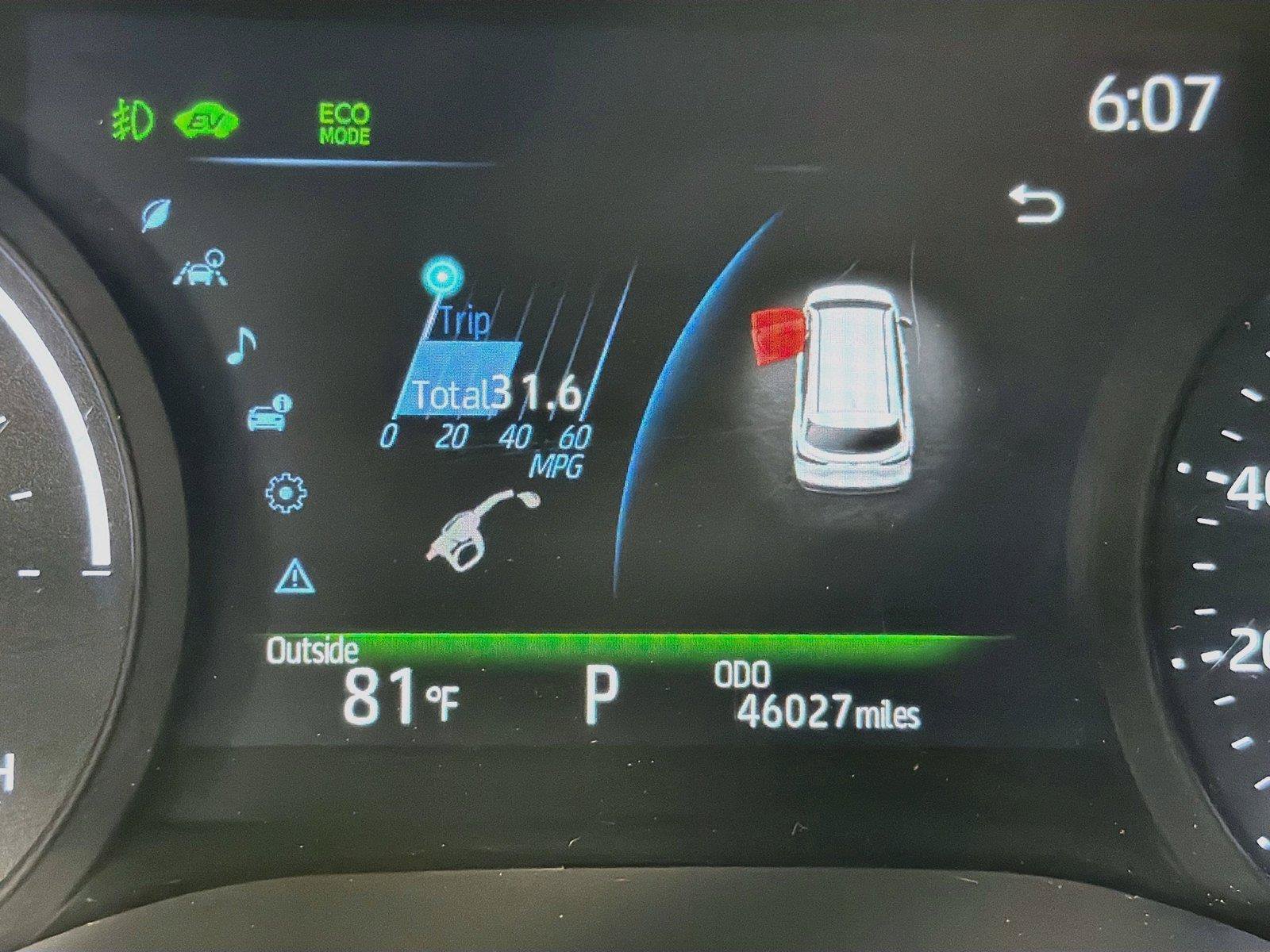 Used 2025 Toyota Sienna XLE FWD image 18