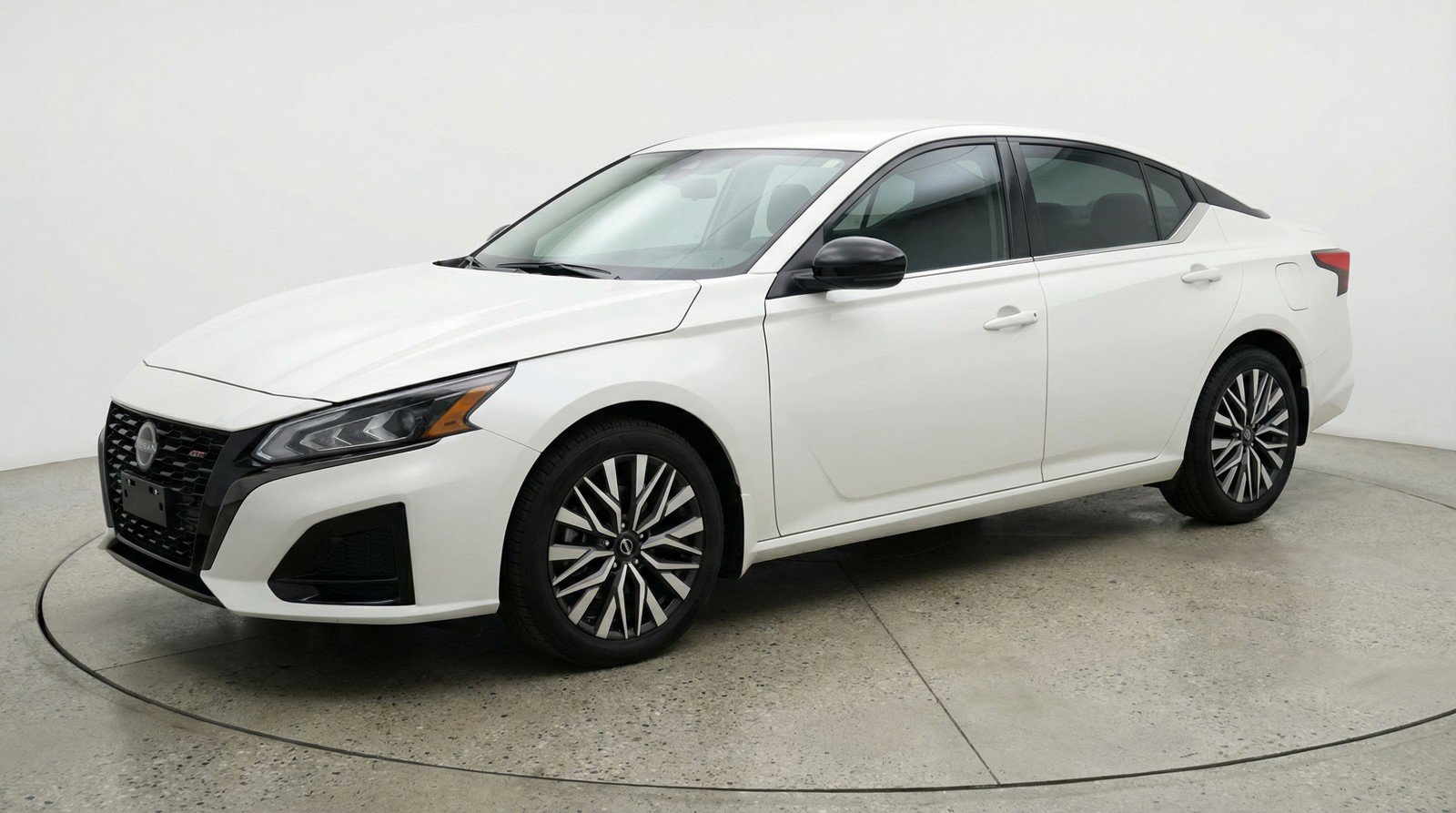 Used 2025 Nissan Altima 2.5 SV image 3