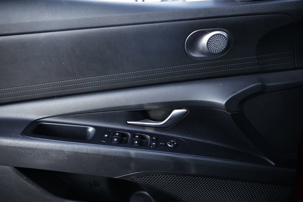 Used 2023 Hyundai Elantra SEL w/ Cargo Package image 9