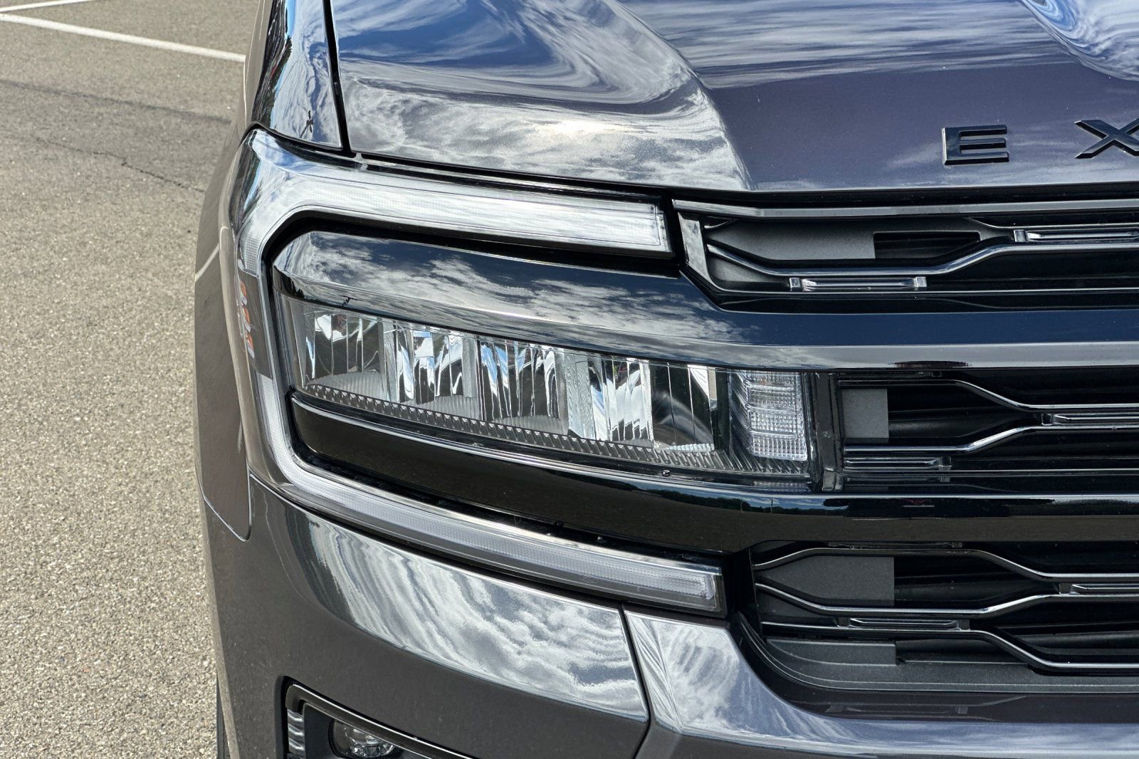 Used 2024 Ford Expedition Limited image 46