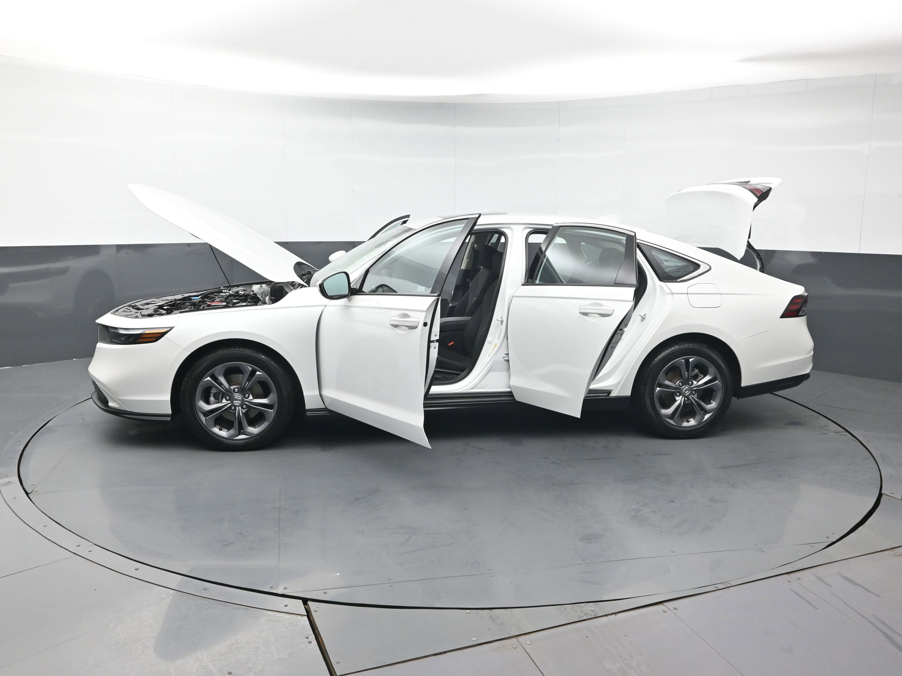 Certified 2023 Honda Accord EX image 40