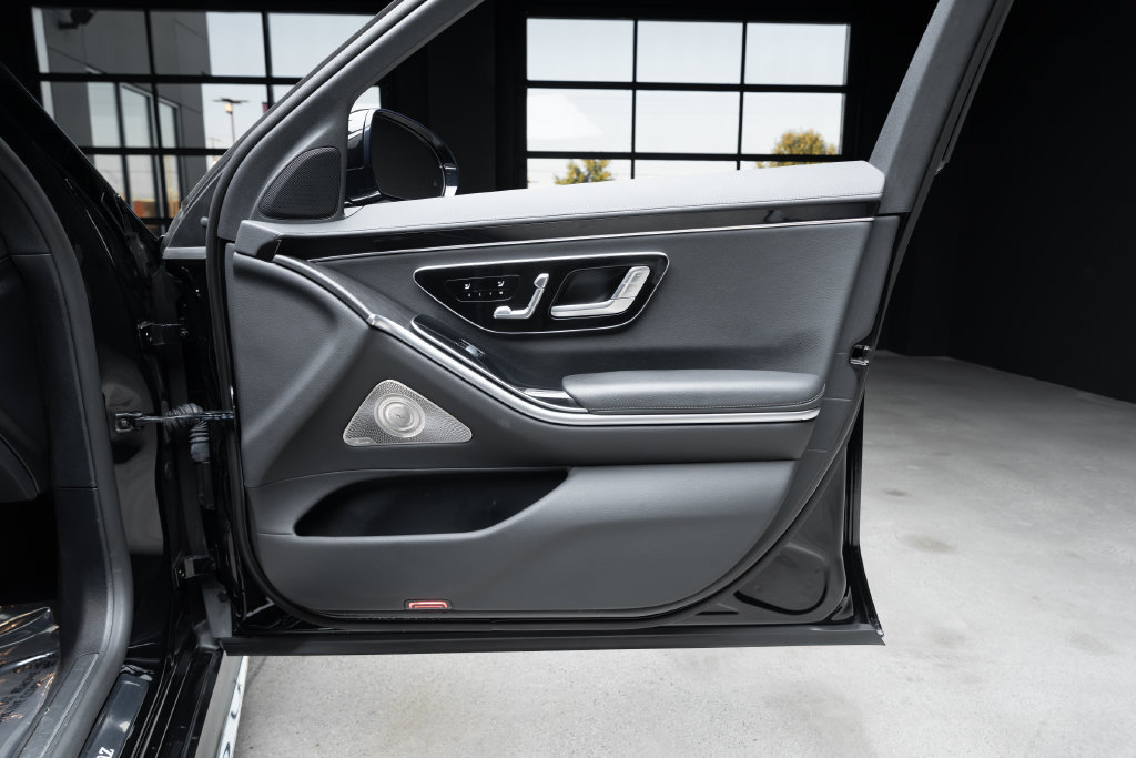 Used 2022 Mercedes-Benz S 500 4MATIC w/ AMG Line Package image 37