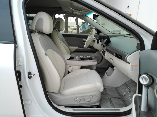 Used 2024 Genesis GV60 RWD image 19