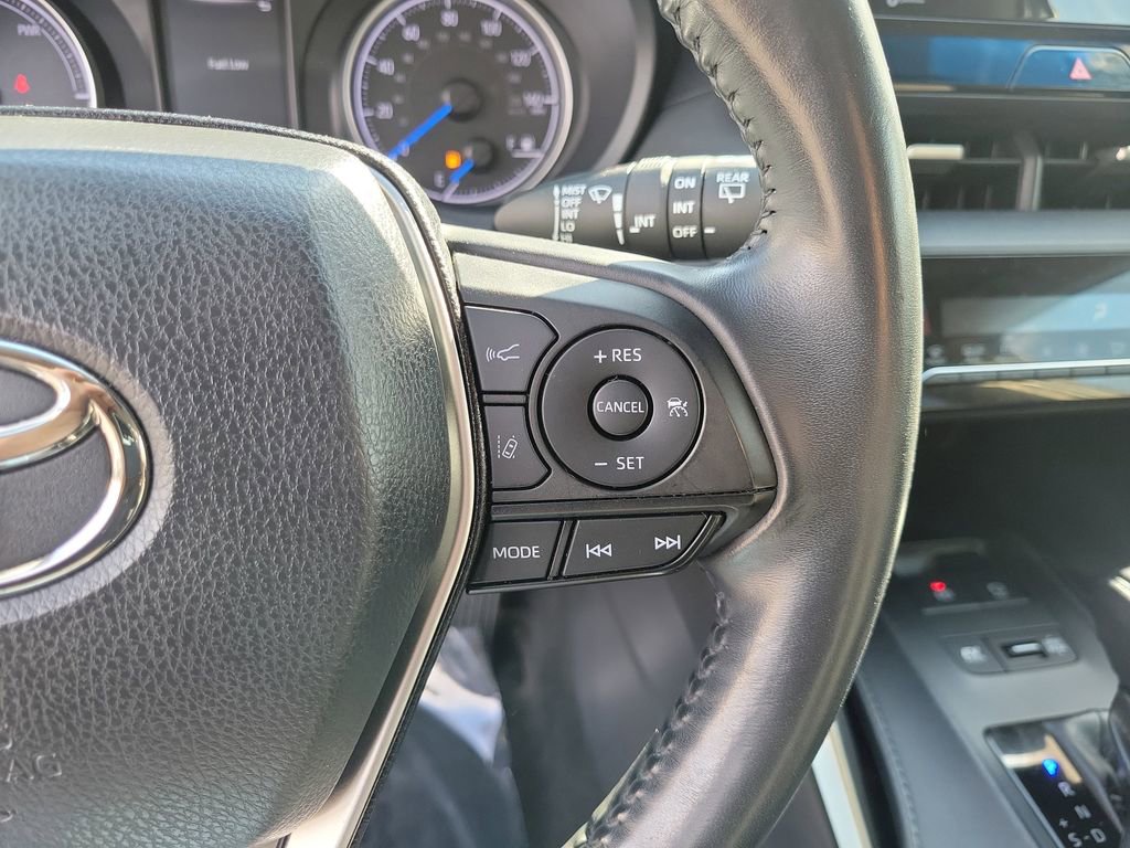 Used 2021 Toyota Venza LE image 26