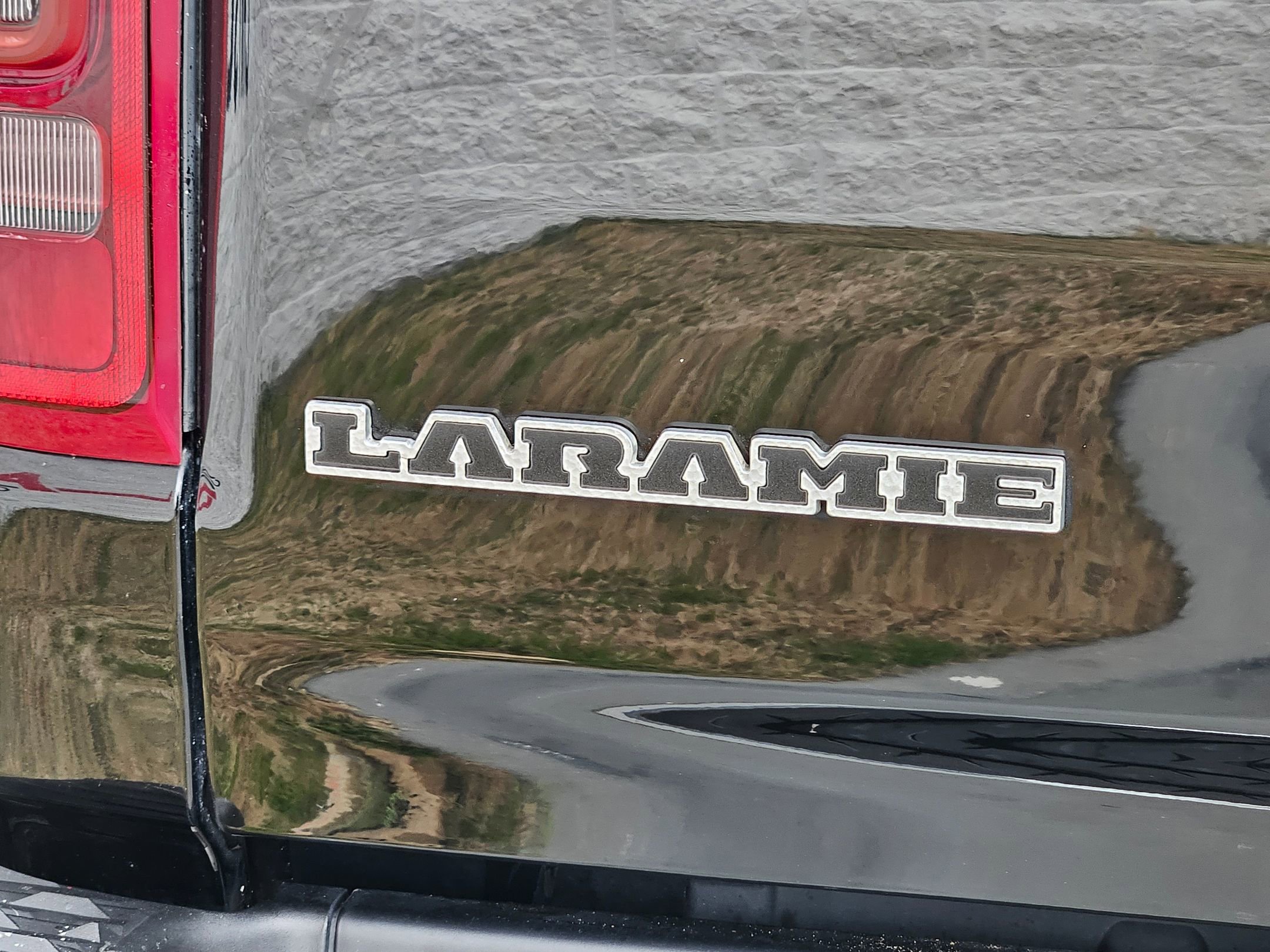 Used 2019 RAM 1500 Laramie image 30