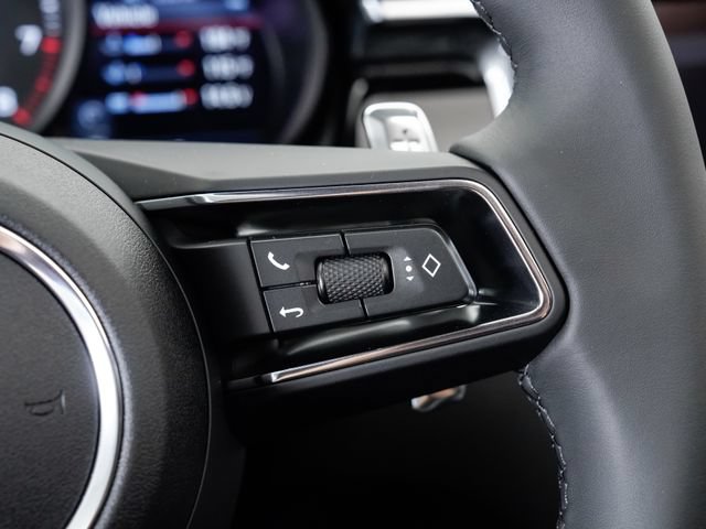 Certified 2025 Porsche Macan AWD/4WD image 15