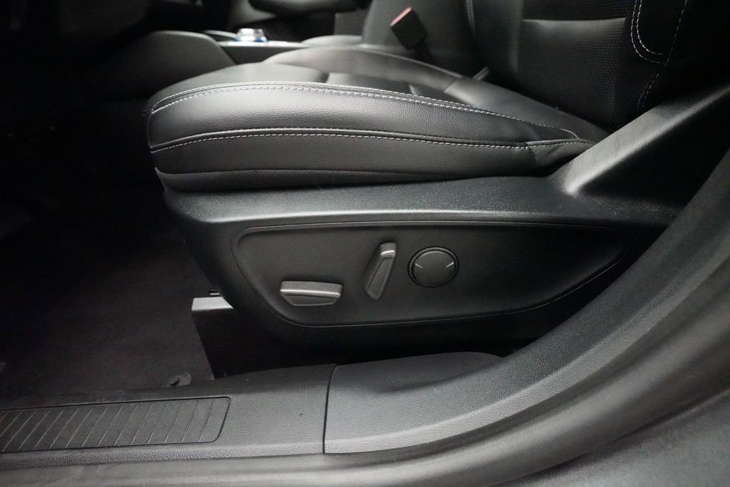 Used 2020 Ford Escape SEL image 29