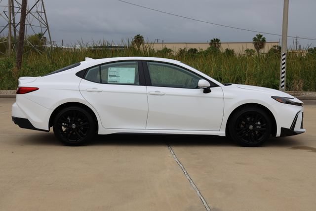 New 2026 Toyota Camry SE FWD image 4