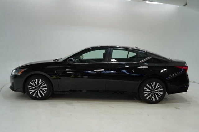 Used 2023 Nissan Altima 2.5 SV image 4