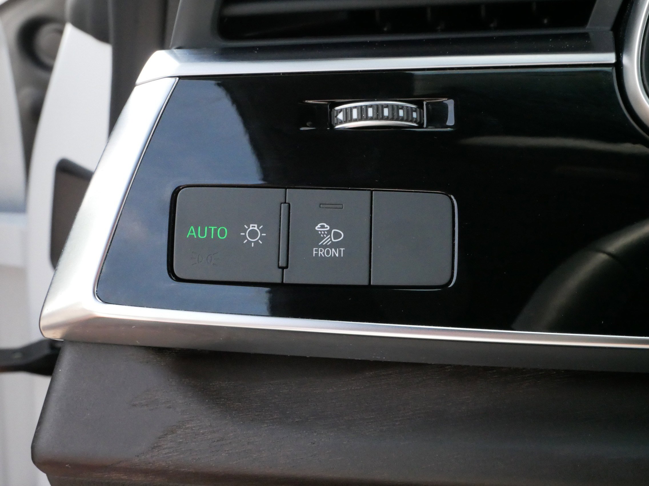 Used 2023 Audi Q8 Premium image 27
