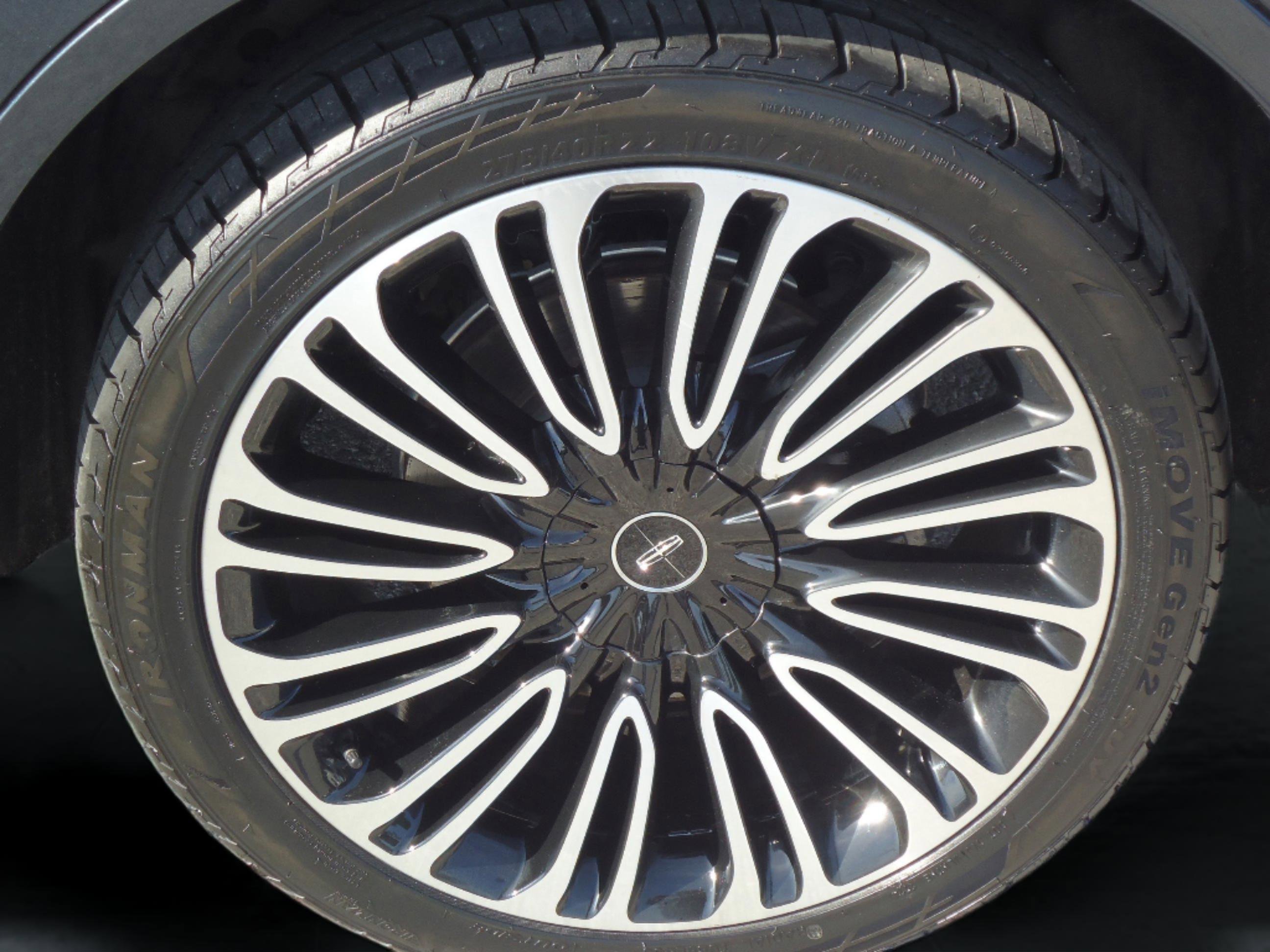 Used 2023 Lincoln Aviator Black Label w/ Dynamic Handling Package AWD/4WD image 9
