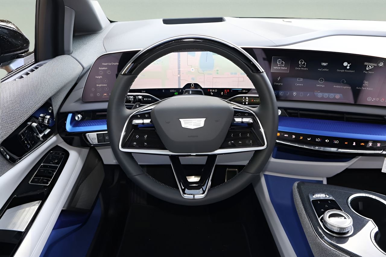 New 2026 Cadillac Optiq Luxury 2 RWD image 15