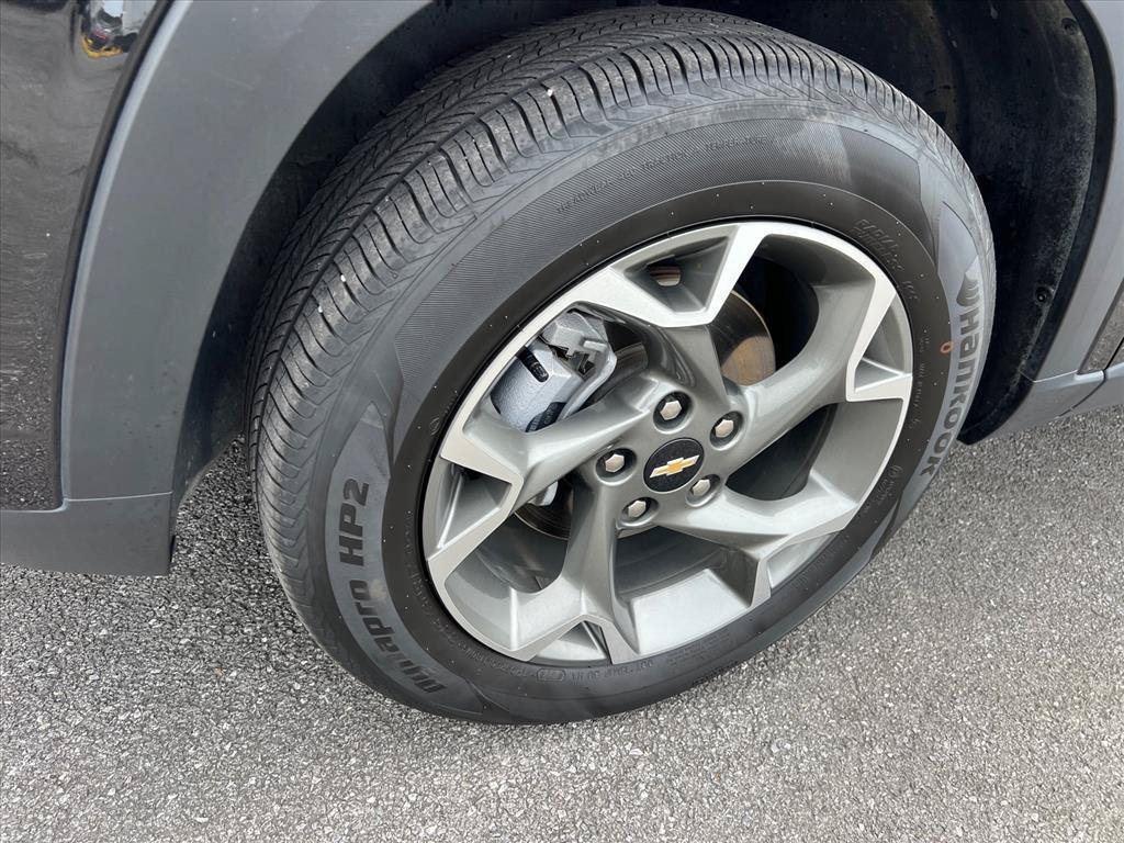 Used 2025 Chevrolet Trax LT FWD image 10