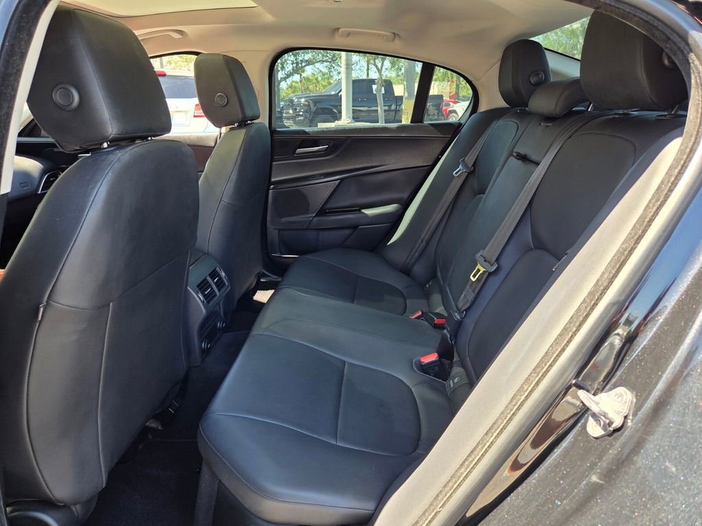 Used 2017 Jaguar XE Premium image 13