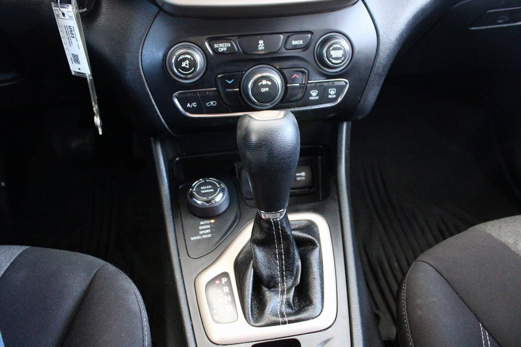 Used 2014 Jeep Cherokee Latitude image 38