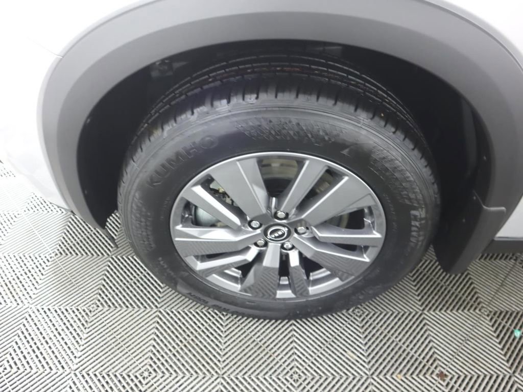 Certified 2025 Nissan Pathfinder S image 11