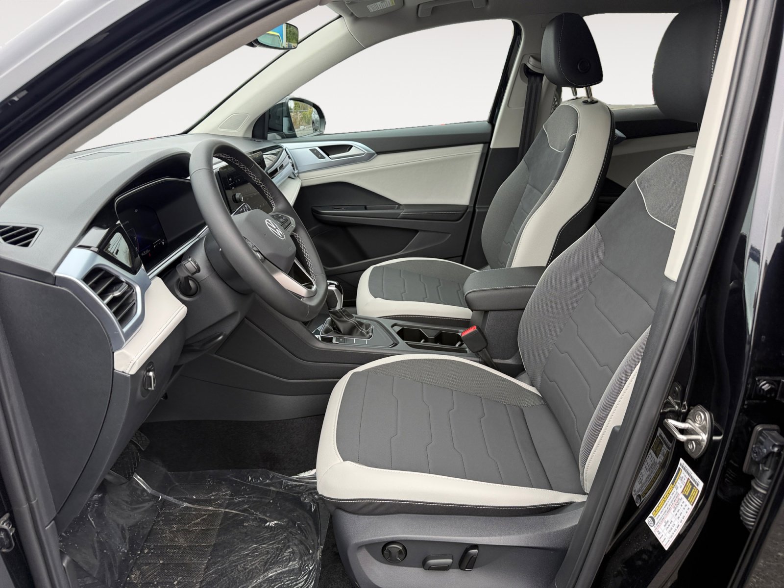 New 2026 Volkswagen Taos SE FWD image 10