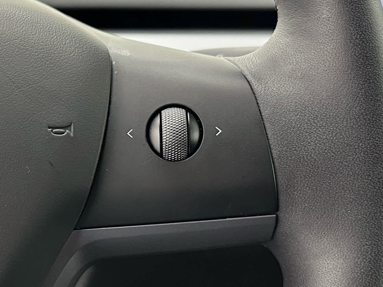 Used 2025 Tesla Model Y Long Range image 26