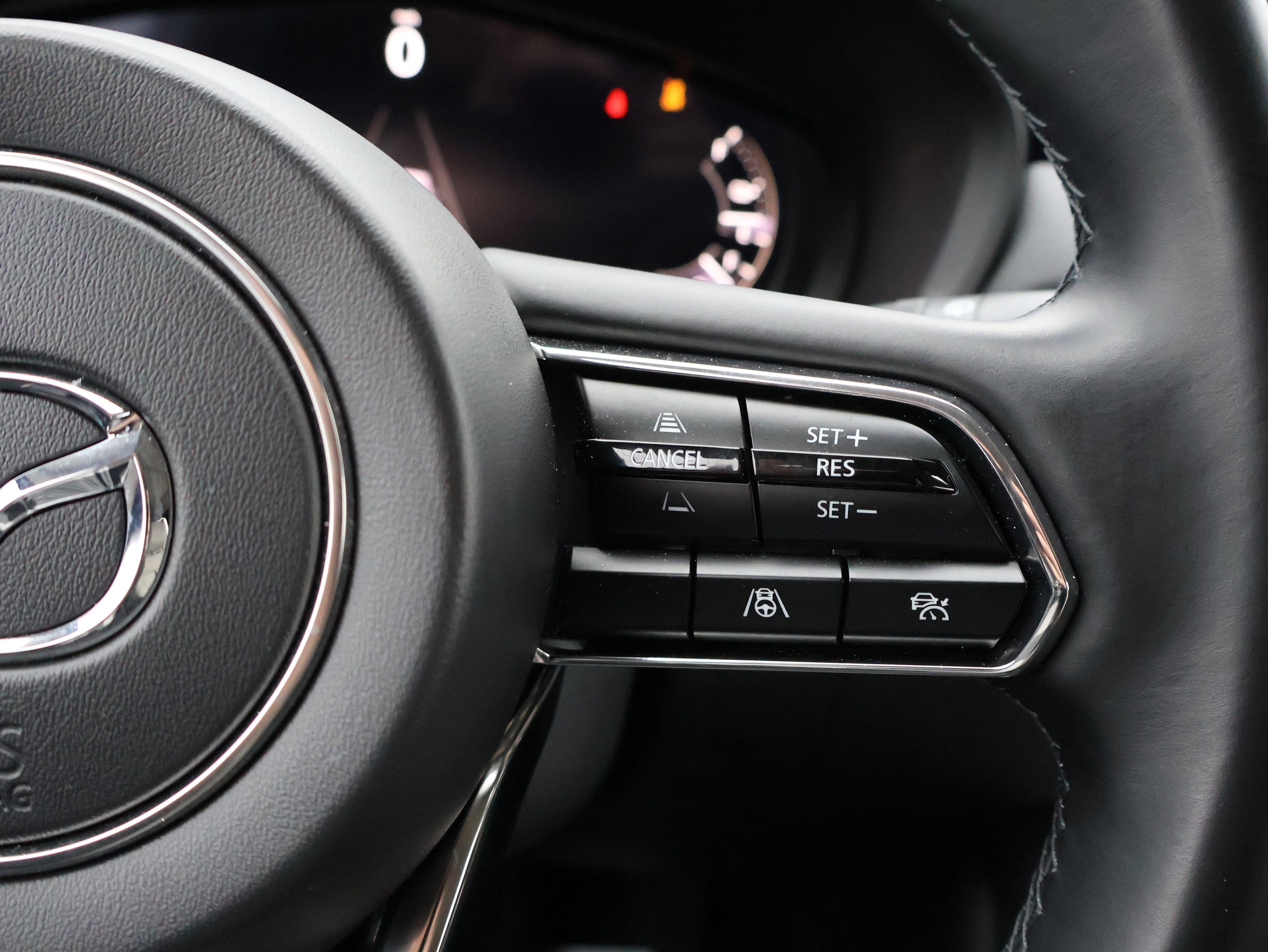 Used 2025 MAZDA CX-70 Plug-In Hybrid w/ Premium Pkg image 36