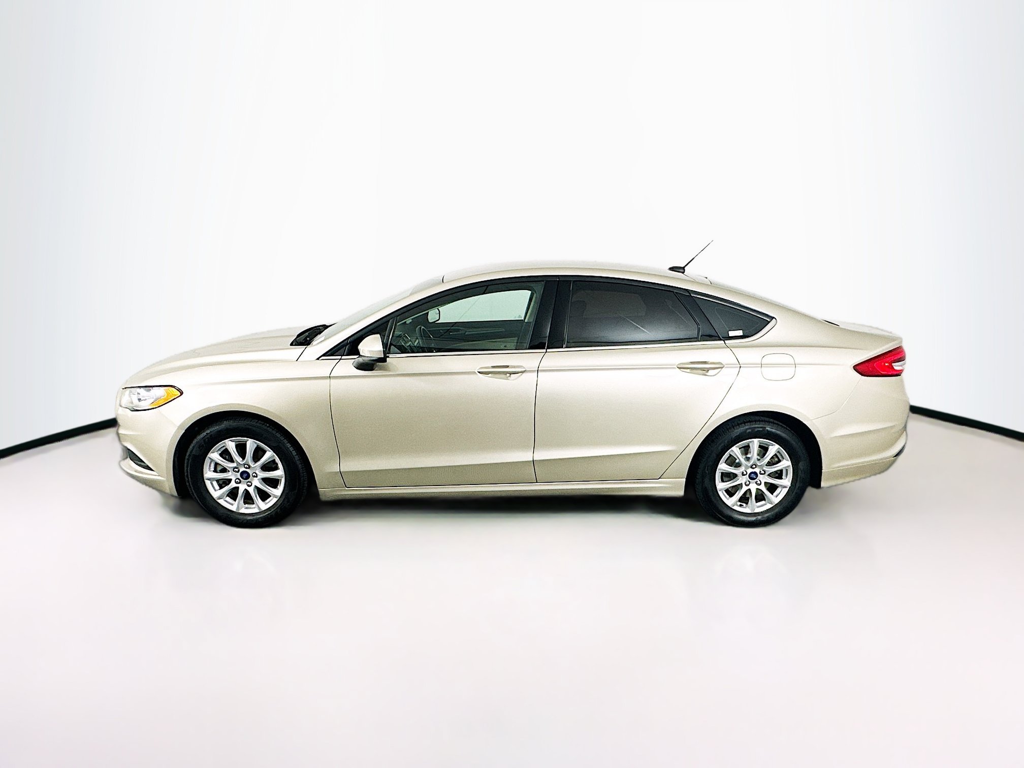 Used 2018 Ford Fusion S FWD image 4
