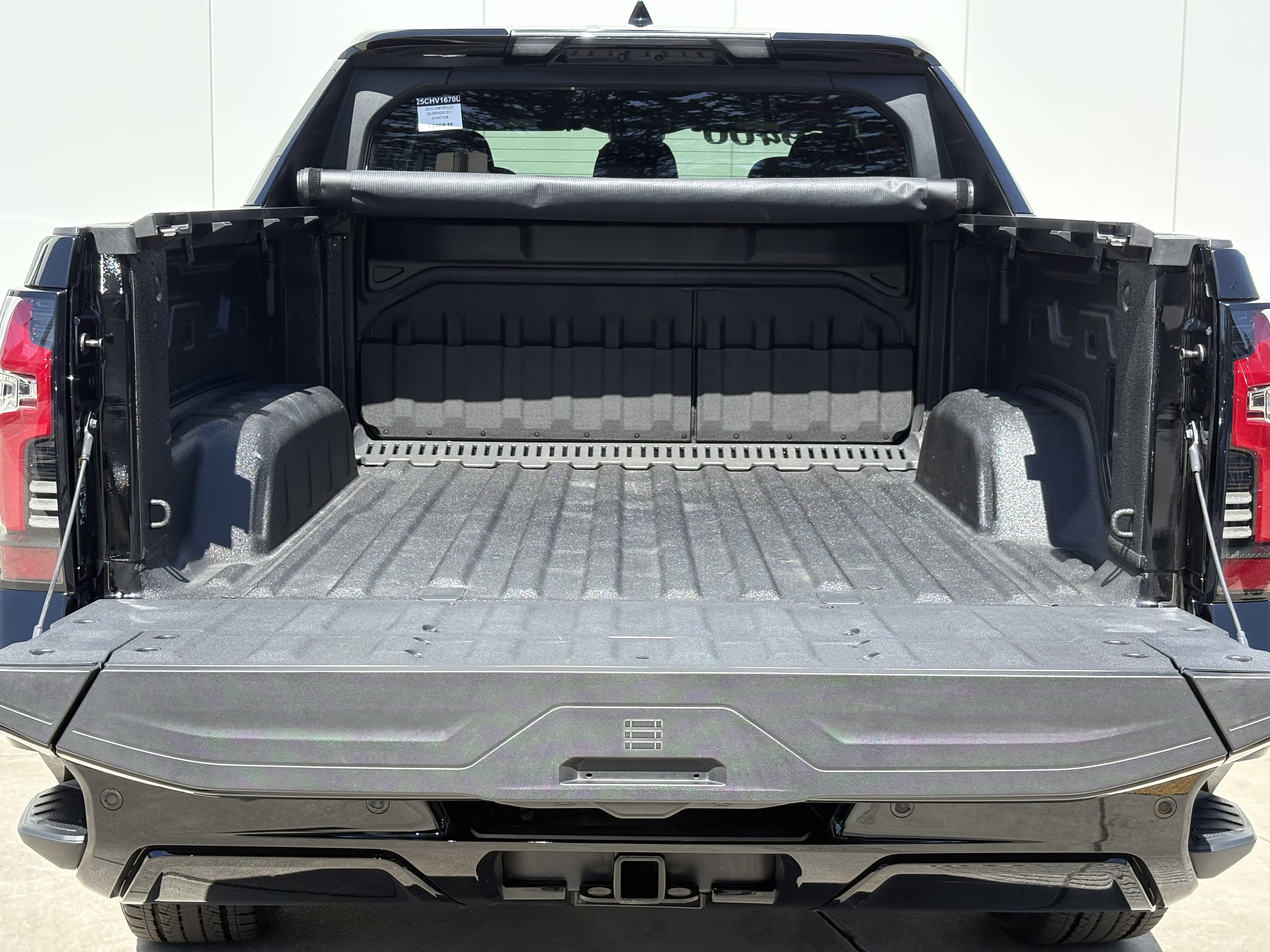 Used 2025 Chevrolet Silverado EV RST AWD/4WD image 9