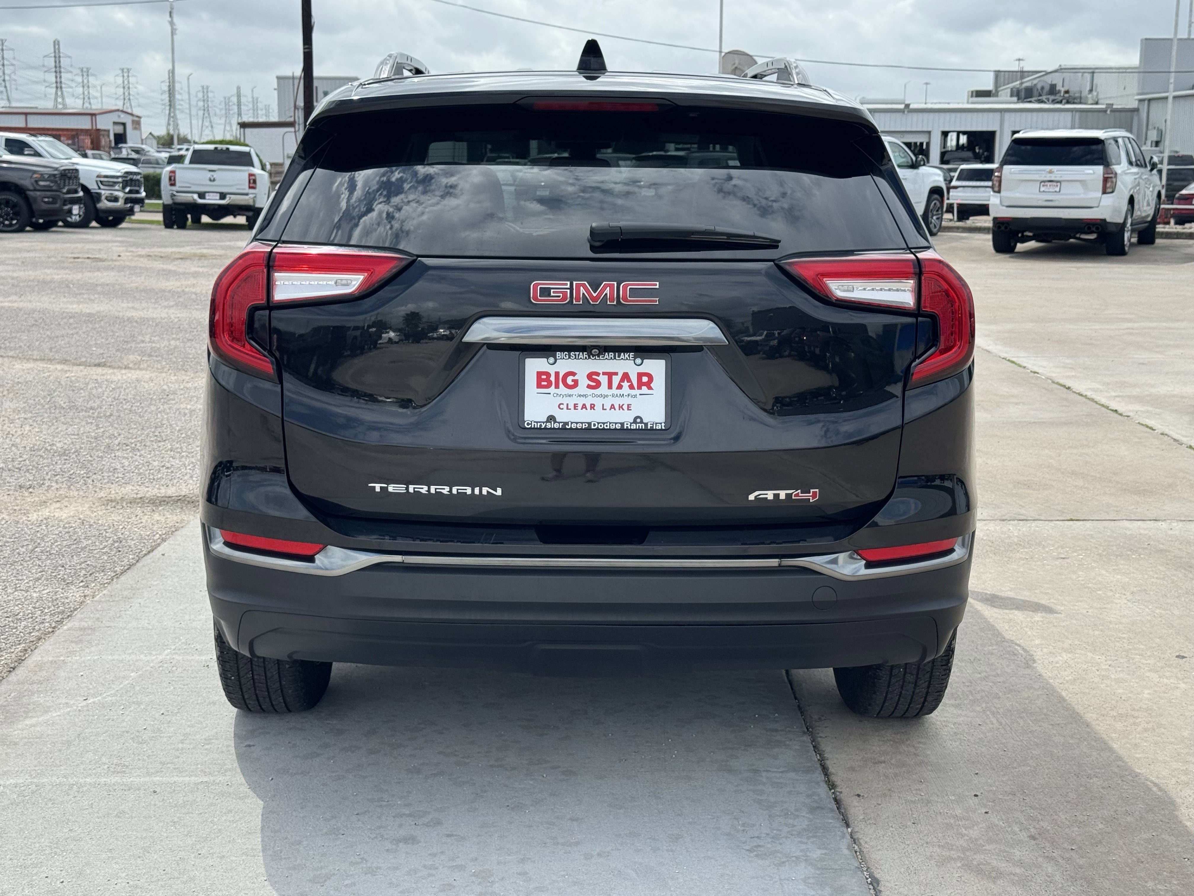 Used 2023 GMC Terrain AT4 image 9