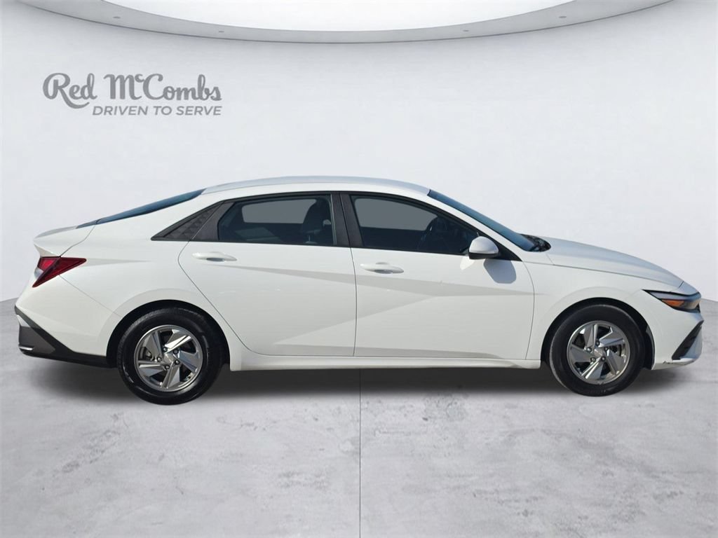 Certified 2024 Hyundai Elantra SE FWD image 8