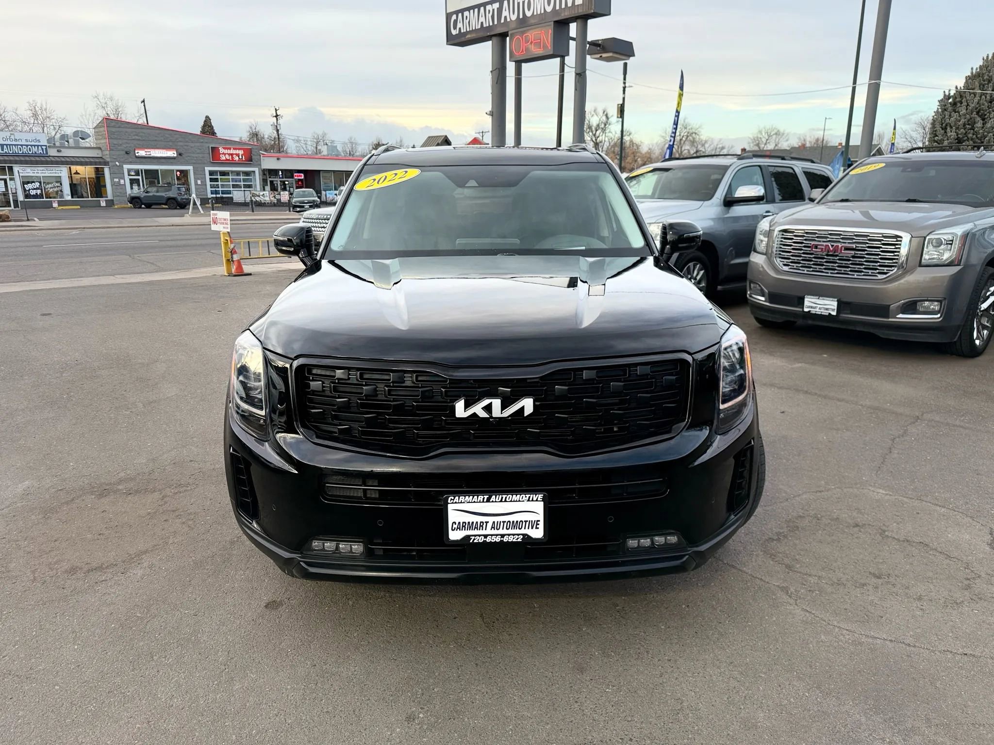 Used 2022 Kia Telluride SX w/ SX Prestige Package image 4