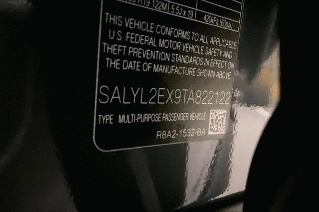 Certified 2026 Land Rover Range Rover Velar Dynamic SE AWD/4WD image 33