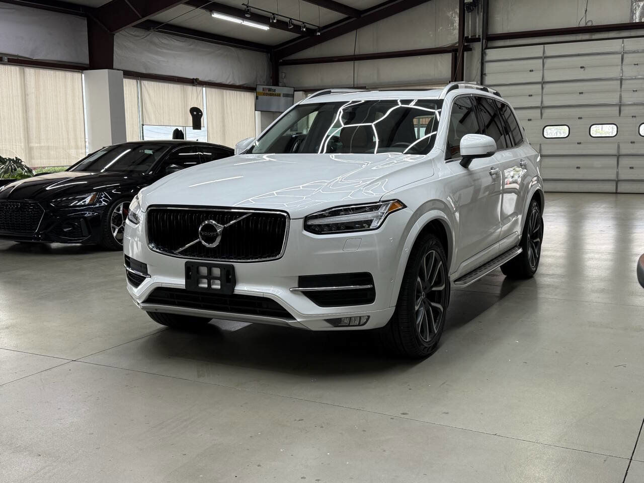 Used 2016 Volvo XC90 T6 Momentum w/ Momentum Plus Package image 3