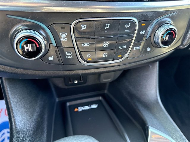 Used 2023 Chevrolet Traverse LT image 19