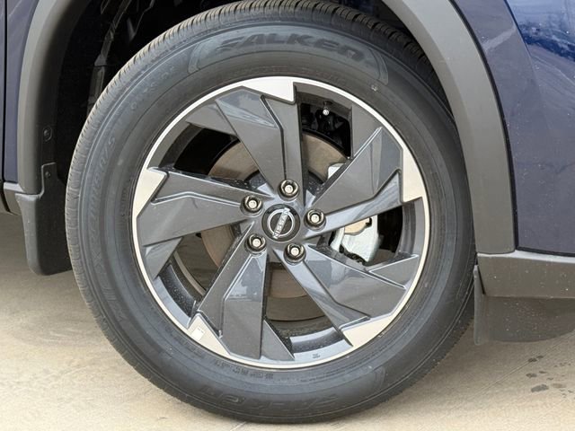 Used 2026 Nissan Rogue SV image 2